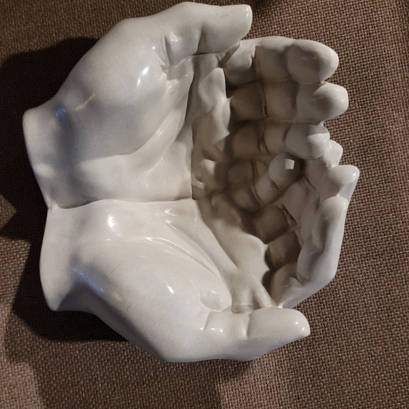 Hands tray (cement) - Picture 2 of 4